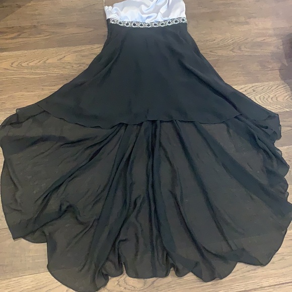 Le chateau Dress - Picture 4 of 5